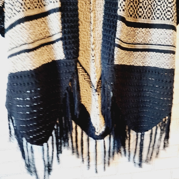 BCBG MaxAzria Knit Poncho - Picture 5 of 9